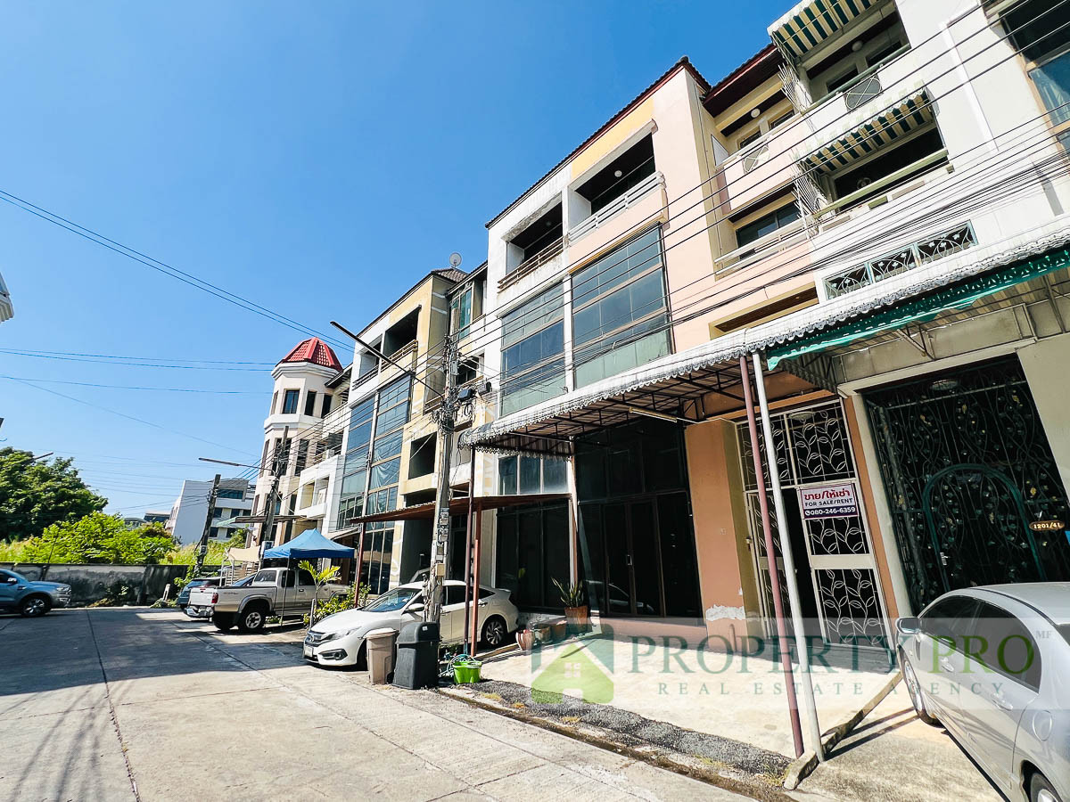 For RentShop HouseRamkhamhaeng, Hua Mak : Commercial Building for Rent Town in Town, area 30 sqw 360 sqm Good Location Near Ladprao, Pracha Uthit, Ramkhamhaeng : MF26R-001