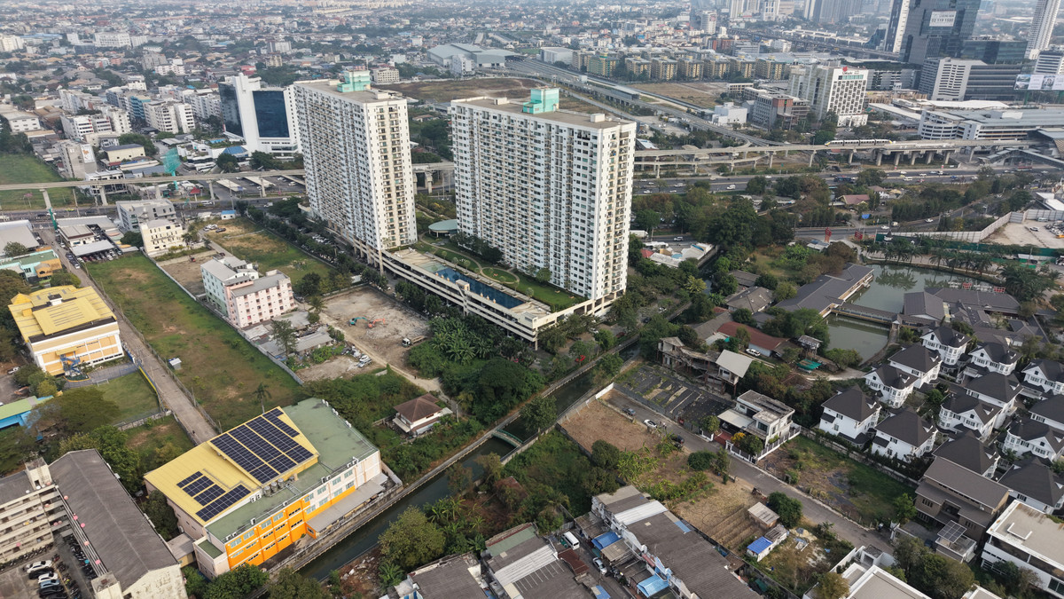 For SaleLandBangna, Bearing, Lasalle : Empty land for sale, area 173.8 square meters, in Srinakarin Park Village. Beautiful rectangular plot, easy to lay out, width 33 meters, depth 25 meters.