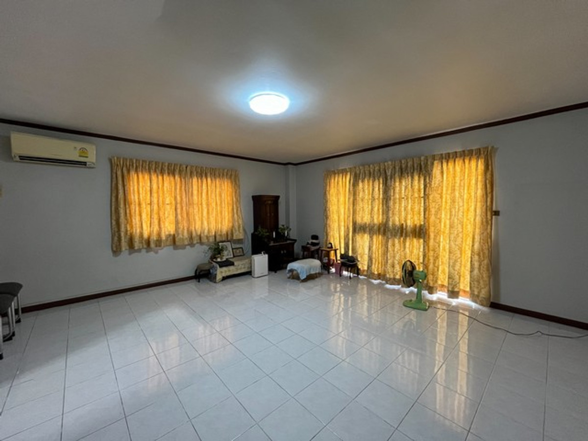 ขายทาวน์โฮมเลียบทางด่วนรามอินทรา : ขายถูก ทาวน์เฮ้าส์ 4 ชั้น บ้านสวนซื่อตรง ลาดพร้าว 87 ซอยประดิษฐมนูธรรม ซ. 10 ถนนเลียบทางด่วนรามอินทรา เขตวังทองหลาง 