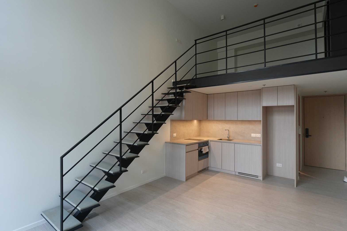 For SaleCondoSilom, Saladaeng, Bangrak : Large Detached House for Sale: 454 Sq. Wah Plot, Near Wat Thong Na Prang