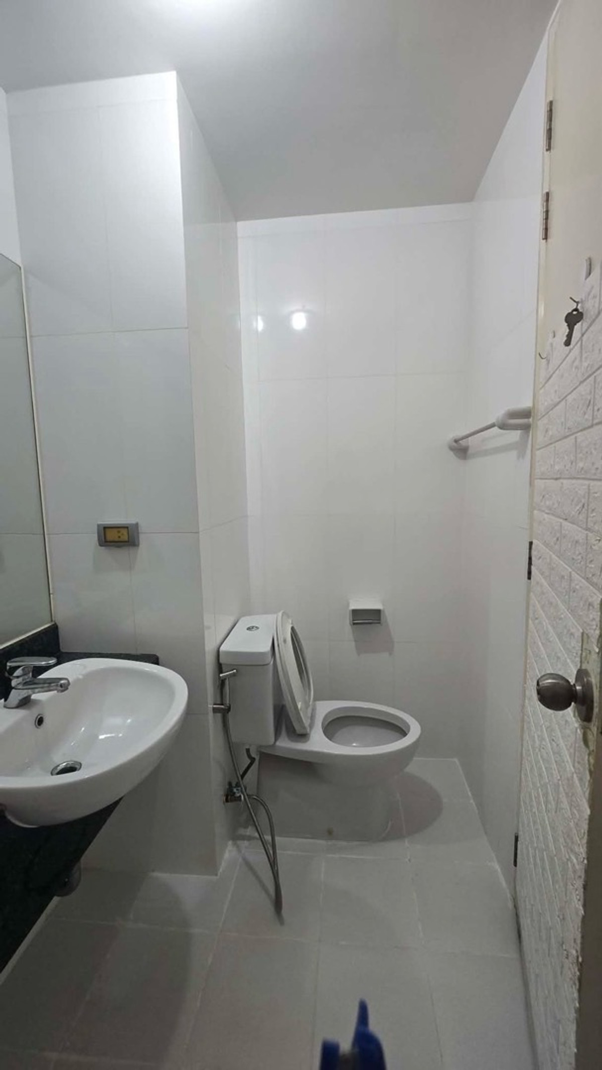 ให้เช่าคอนโดบางนา แบริ่ง ลาซาล : เช่า The Parkland srinakarin lakeside ( เดอะ พาร์คแลนด์ ศรีนครินทร์ เลคไซด์ )🛏️ 1 ห้องนอน 🛁 1 ห้องน้ำ 🛋️ 1 ห้องนั่งเล่น ขนาด 36 ตรม. อาคาร 2 ชั้น 18 🌅 วิวทะเลสาบ ✨ ราคา 10,000 บาท ✨ 