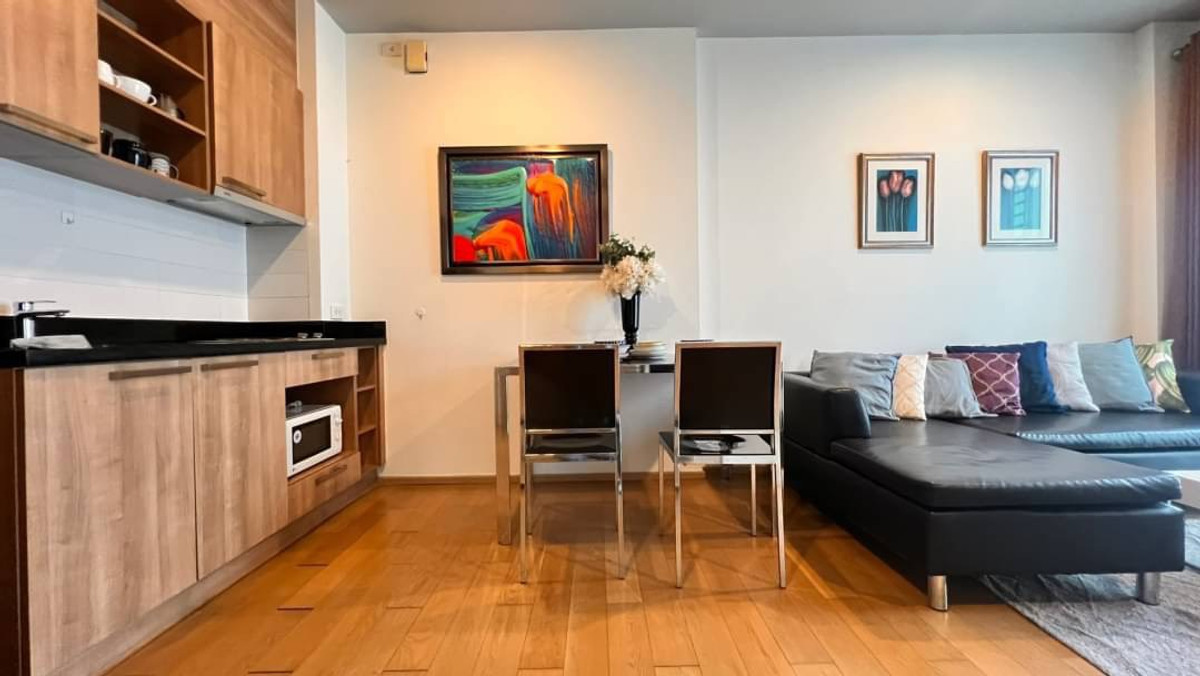 For RentCondoWongwianyai, Charoennakor : Hive Sathorn Condominium Room for Rent