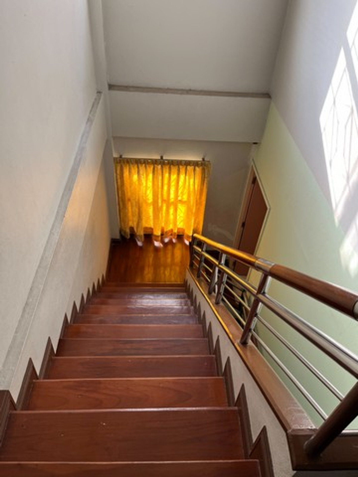 ขายทาวน์โฮมเลียบทางด่วนรามอินทรา : ขายถูก ทาวน์เฮ้าส์ 4 ชั้น บ้านสวนซื่อตรง ลาดพร้าว 87 ซอยประดิษฐมนูธรรม ซ. 10 ถนนเลียบทางด่วนรามอินทรา เขตวังทองหลาง 