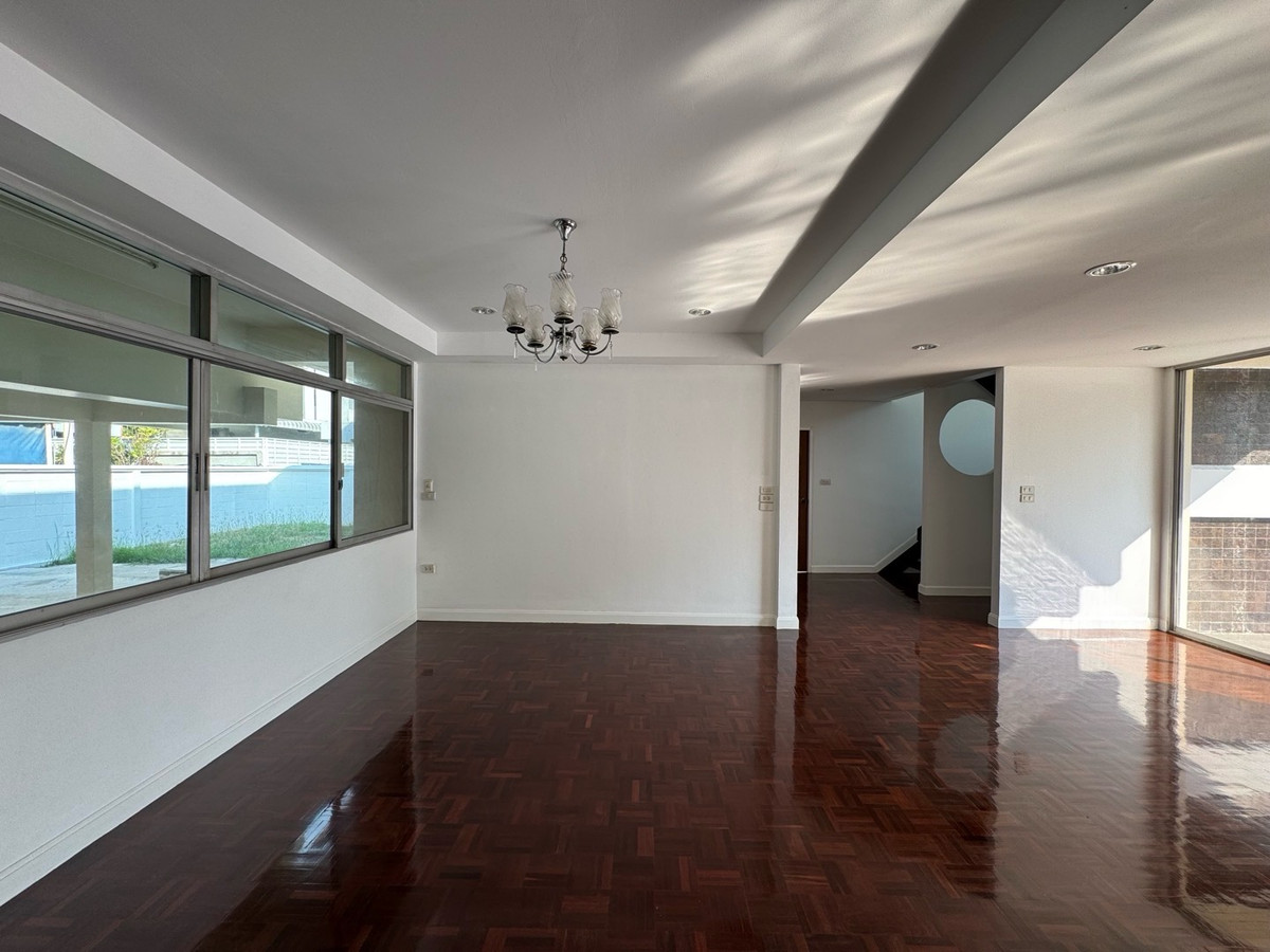 For RentHome OfficePattanakan, Srinakarin : Home office studio for rent, Phatthanakan, 10 car parking spaces, welcome tenants to register a company and do business.