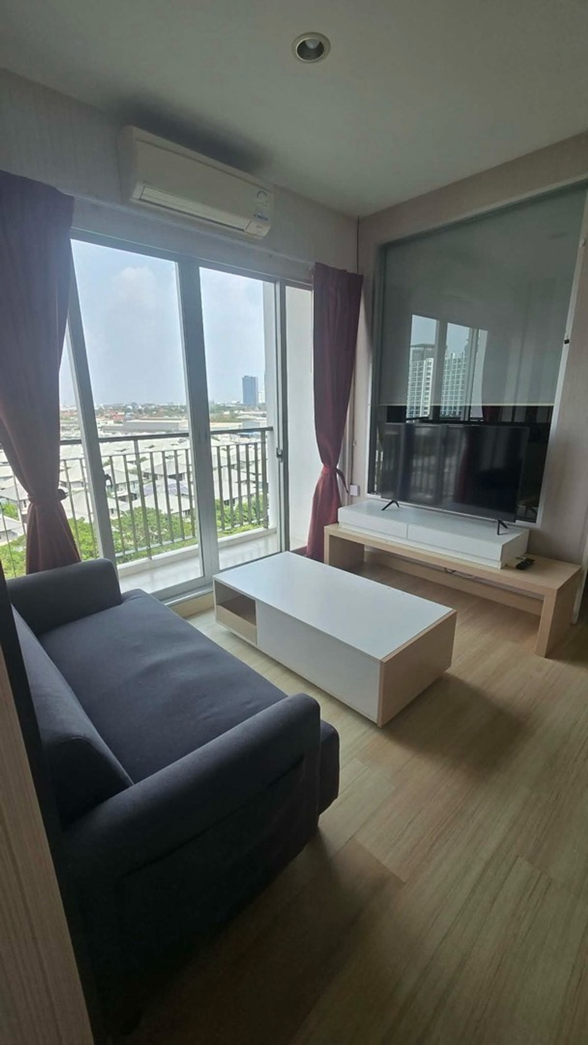 ให้เช่าคอนโดบางนา แบริ่ง ลาซาล : เช่า The Parkland srinakarin lakeside ( เดอะ พาร์คแลนด์ ศรีนครินทร์ เลคไซด์ )🛏️ 1 ห้องนอน 🛁 1 ห้องน้ำ 🛋️ 1 ห้องนั่งเล่น ขนาด 36 ตรม. อาคาร 2 ชั้น 18 🌅 วิวทะเลสาบ ✨ ราคา 10,000 บาท ✨ 