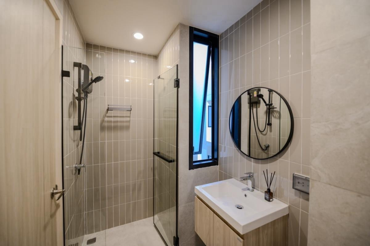 ทาวน์โฮมราษฎร์บูรณะ สุขสวัสดิ์ :  🏠 RENT/SELL | 2 Beds | Nue Hybe Suksawat | Urban Hybrid | Expressway Access | UV Glass | Phase 1 |  Live-Work-Commerce