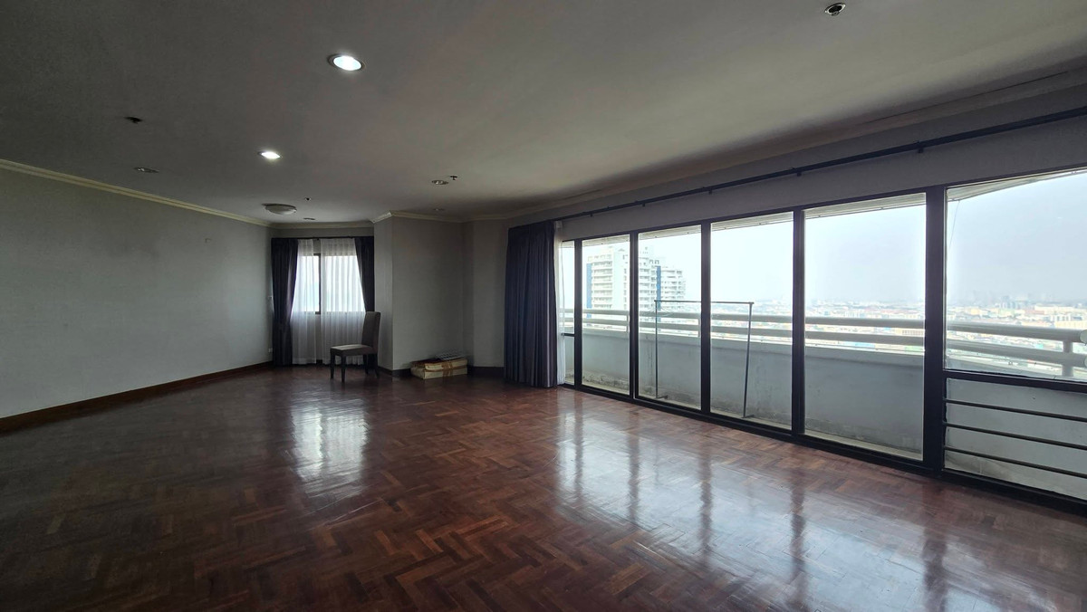 ขายคอนโดบางนา แบริ่ง ลาซาล : ขายคอนโดห้องใหญ่ 236 ตร.ม. หลัง Central Bangna ชั้นสูง ราคาต่ำกว่าตลาด