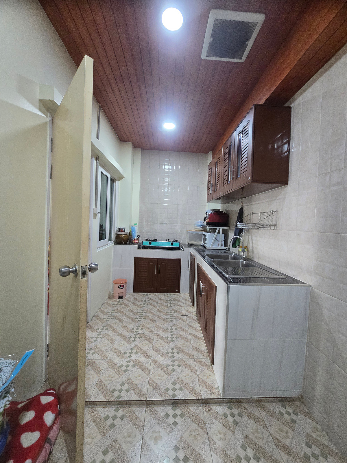 ขายทาวน์โฮมมหาชัย สมุทรสาคร : ทาวน์โฮม 2 ชั้น โกลเด้นทาวน์ พระราม 2 เฟส1 ตกแต่งพร้อมอยู่