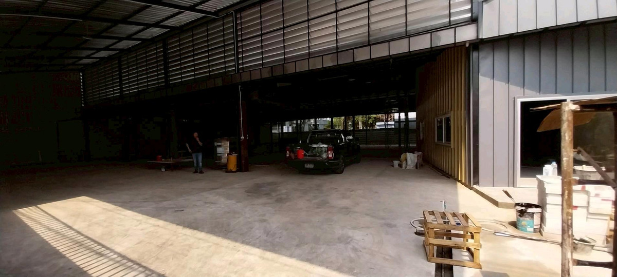 For RentWarehouseRathburana, Suksawat : Warehouse with office for rent 245 sq m.Usable area 980 sq m. Location Rat Burana Soi 8, Soi 10.