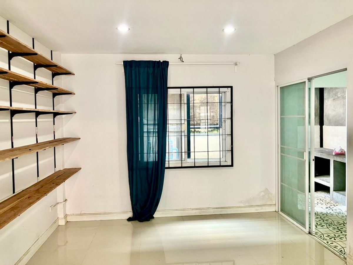 For SaleTownhomeNakhon Pathom : 2-story townhouse for sale, Pruksaphan Village, Kradi Diao 1, Soi 6, area 20.6 square meters, 3 bedrooms, near Silpakorn University, Nong Pak Long Subdistrict, Mueang Nakhon Pathom District, Nakhon Pathom Province.