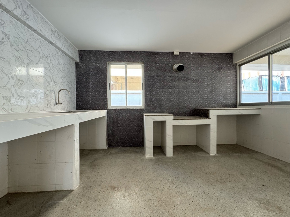 For RentHome OfficePattanakan, Srinakarin : Home office studio for rent, Phatthanakan, 10 car parking spaces, welcome tenants to register a company and do business.