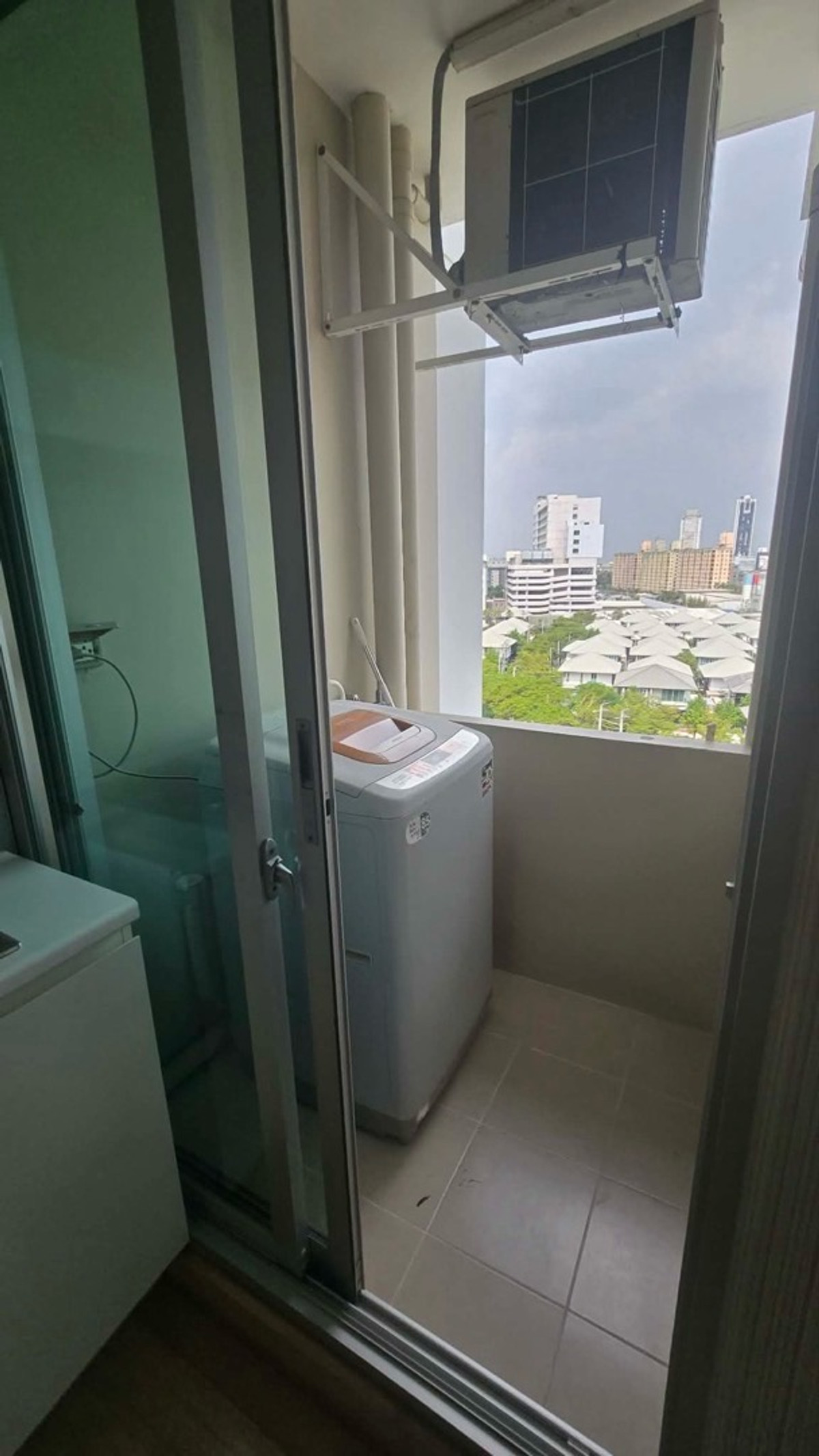 ให้เช่าคอนโดบางนา แบริ่ง ลาซาล : เช่า The Parkland srinakarin lakeside ( เดอะ พาร์คแลนด์ ศรีนครินทร์ เลคไซด์ )🛏️ 1 ห้องนอน 🛁 1 ห้องน้ำ 🛋️ 1 ห้องนั่งเล่น ขนาด 36 ตรม. อาคาร 2 ชั้น 18 🌅 วิวทะเลสาบ ✨ ราคา 10,000 บาท ✨ 