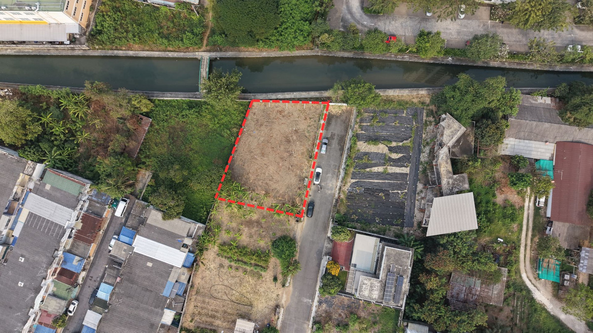 For SaleLandBangna, Bearing, Lasalle : Empty land for sale, area 173.8 square meters, in Srinakarin Park Village. Beautiful rectangular plot, easy to lay out, width 33 meters, depth 25 meters.