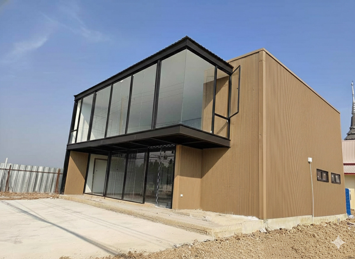 For RentOfficePathum Thani,Rangsit, Thammasat : [For rent] 2-story building, Modern Loft design, full glass, lots of usable space. Beautiful and clearly visible!