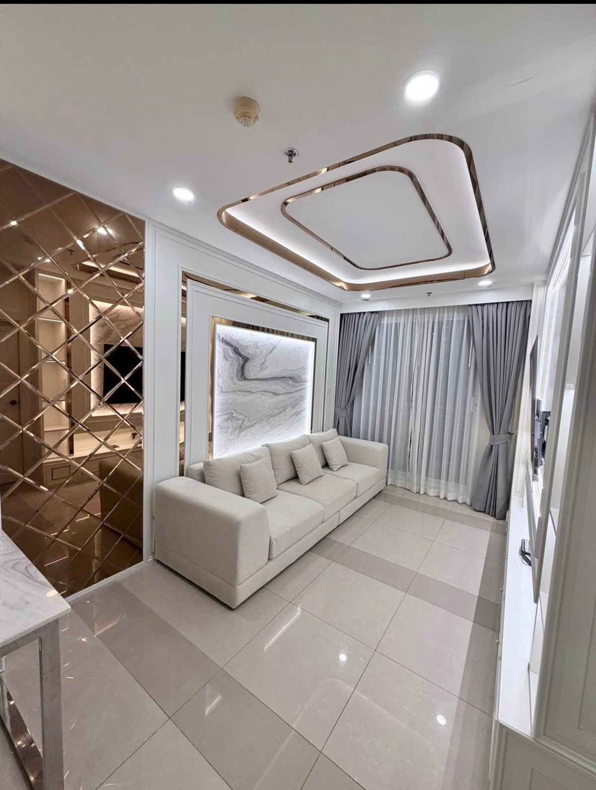 ให้เช่าคอนโดพระราม 9 เพชรบุรีตัดใหม่ RCA : *** ให้เช่าคอนโด : ศุภาลัย เวลลิงตัน 1 1 ห้องนอน เฟอร์ครบบิวท์อินจัดเต็ม วิวสระ ทีวี65 นิ้ว 2 เครื่อง (Supalai Wellington 1) ***