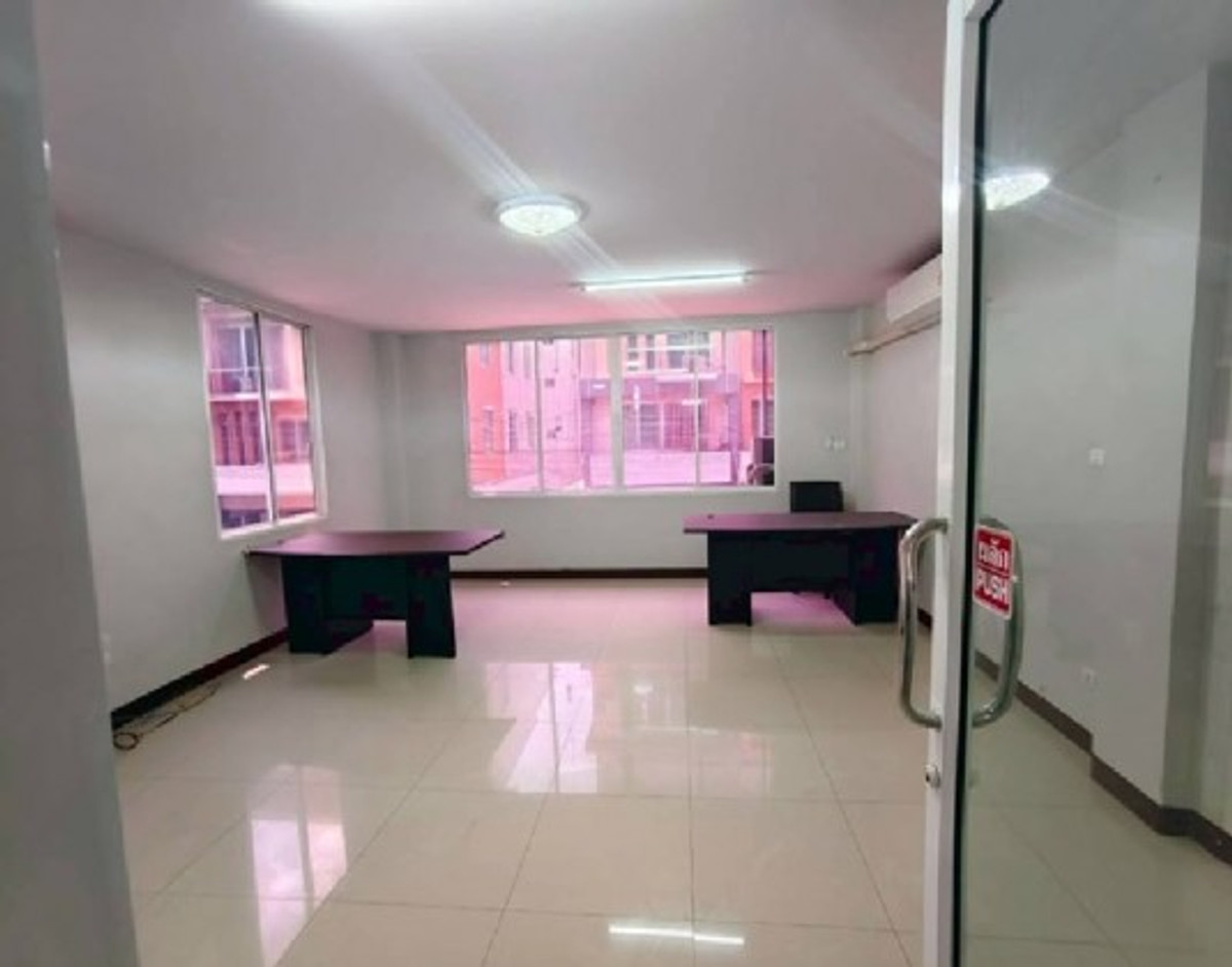 ให้เช่าโฮมออฟฟิศลาดกระบัง สุวรรณภูมิ : โทร. 081-632-0632 ให้เช่าHome Office 4 ชั้น หลังมุม โครงการอาร์เค บิซ เซ็นเตอร์ มอเตอร์เวย์ – ร่มเกล้า ติดถนนใหญ่ ตกแต่งพร้อม แอร์ 5 เครื่อง เหมาะเป็นสำนักงาน จดบริษัทได้
