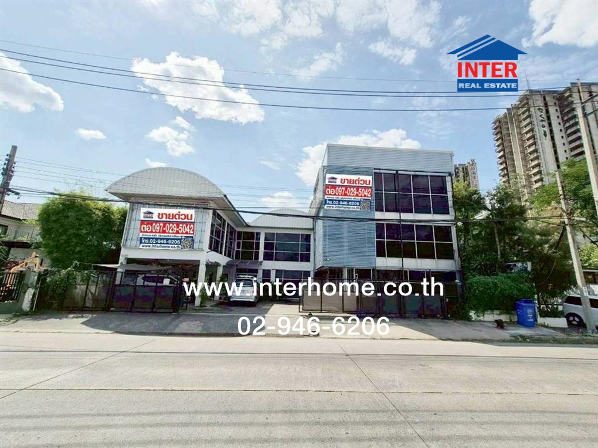 For SaleOfficeChaengwatana, Muangthong : Office building + 2-story house, 150 sq m, Muang Thong Thani Village, Project 6, opposite Muang Thong Thani Lake. Near IMPACT Challenger Building, next to Popular Road, Pak Kret, Nonthaburi.