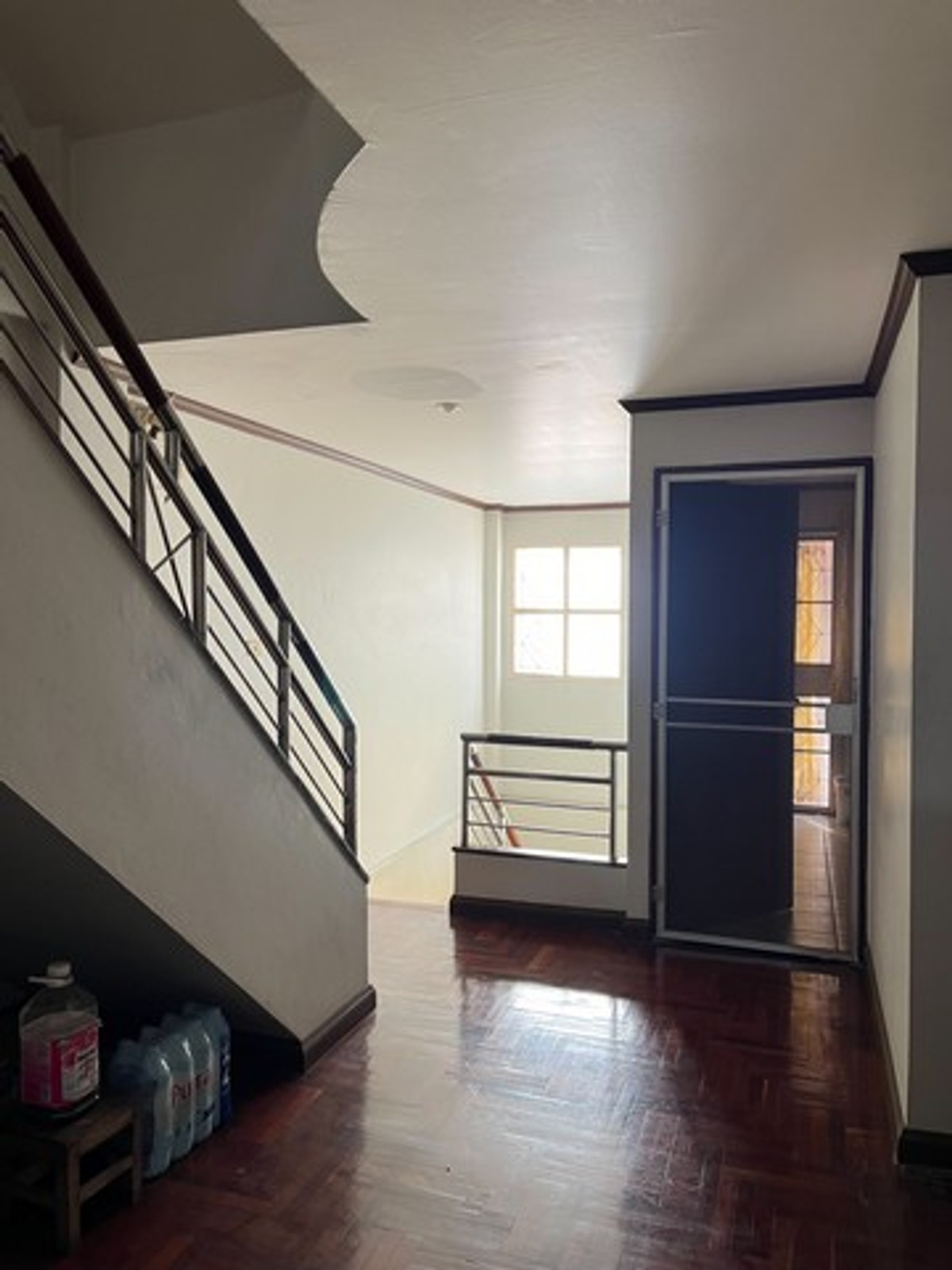 ขายทาวน์โฮมเลียบทางด่วนรามอินทรา : ขายถูก ทาวน์เฮ้าส์ 4 ชั้น บ้านสวนซื่อตรง ลาดพร้าว 87 ซอยประดิษฐมนูธรรม ซ. 10 ถนนเลียบทางด่วนรามอินทรา เขตวังทองหลาง 