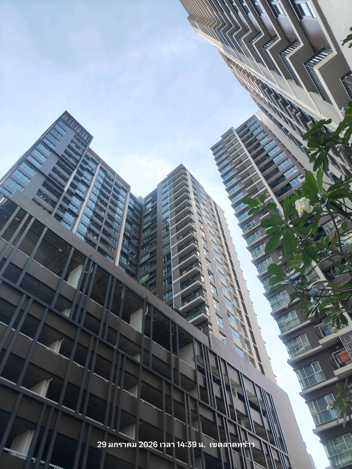 For SaleCondoRama9, Petchburi, RCA : Selling aspire rama9 5.35 million