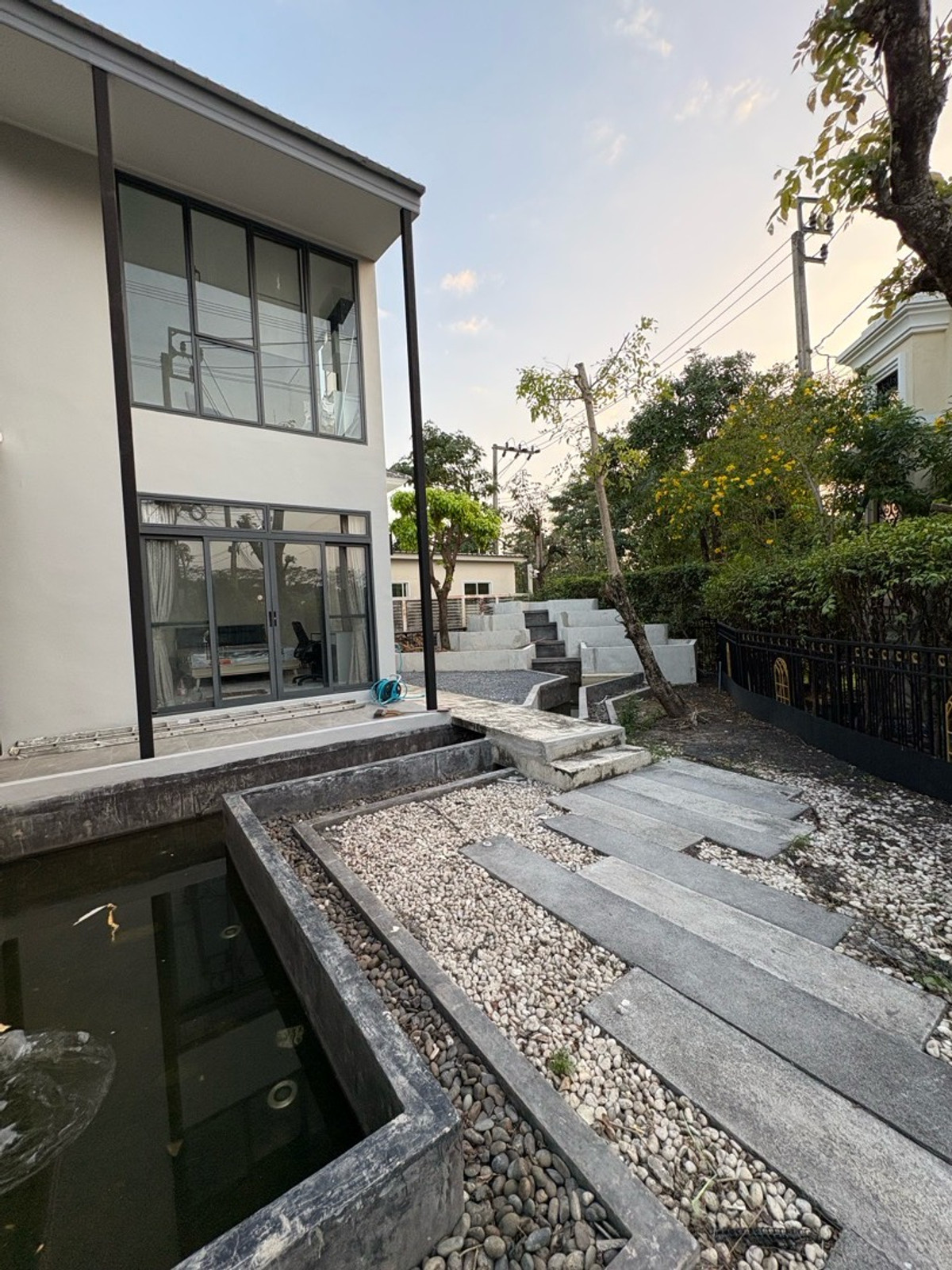 ให้เช่าบ้านมีนบุรี-ร่มเกล้า : ให้เช่าบ้านเดี่ยวหลังมุม Perfect Place ราม 164 ใกล้รร. RIS เพียง 400 เมตร