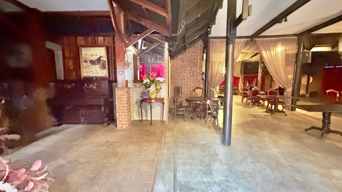 ให้เช่าที่ดินเลียบทางด่วนรามอินทรา : ให้เช่าที่ดินพร้อมสิ่งปลูกสร้าง ริมถนนประดิษฐ์มนูญธรรม เนื้อที่ 200 ตรว. เลียบทางด่วนเอกมัยรามอินทรา