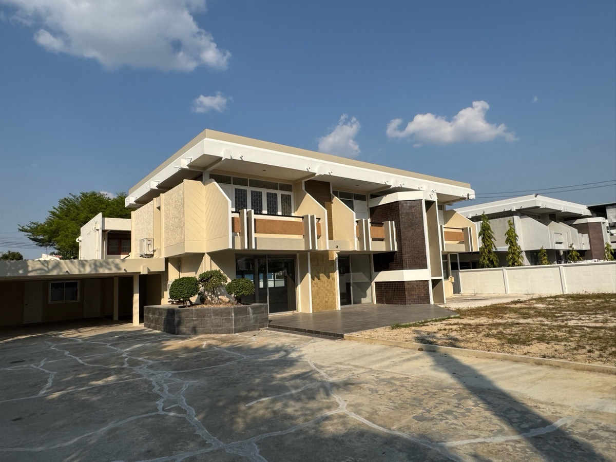 For RentHome OfficePattanakan, Srinakarin : Home office studio for rent, Phatthanakan, 10 car parking spaces, welcome tenants to register a company and do business.