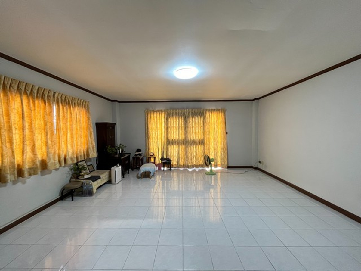 ขายทาวน์โฮมเลียบทางด่วนรามอินทรา : ขายถูก ทาวน์เฮ้าส์ 4 ชั้น บ้านสวนซื่อตรง ลาดพร้าว 87 ซอยประดิษฐมนูธรรม ซ. 10 ถนนเลียบทางด่วนรามอินทรา เขตวังทองหลาง 