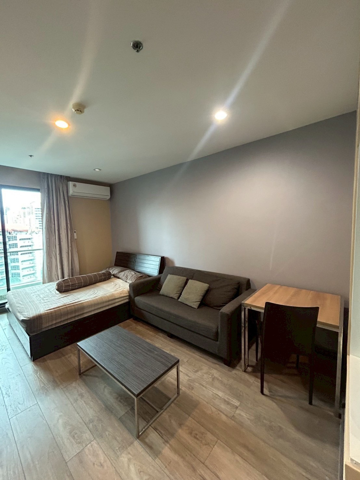 ขายคอนโดพระราม 9 เพชรบุรีตัดใหม่ RCA : ขายพร้อมผู้เช่าคอนโดศุภาลัย พรีเมียร์ แอท อโศก ชั้น 12 ทำเลดี ใกล้รถไฟฟ้า MRT เพชรบุรี