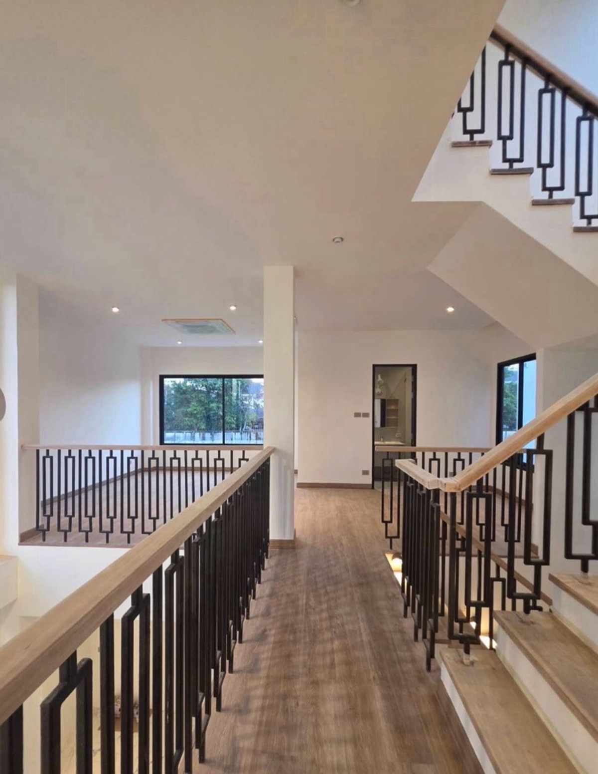 For RentHome OfficeOnnut, Udomsuk : For rent, Villa Private Home Office, Pridi Banomyong 26, Sukhumvit 71, near Ekkamai and Thonglor.