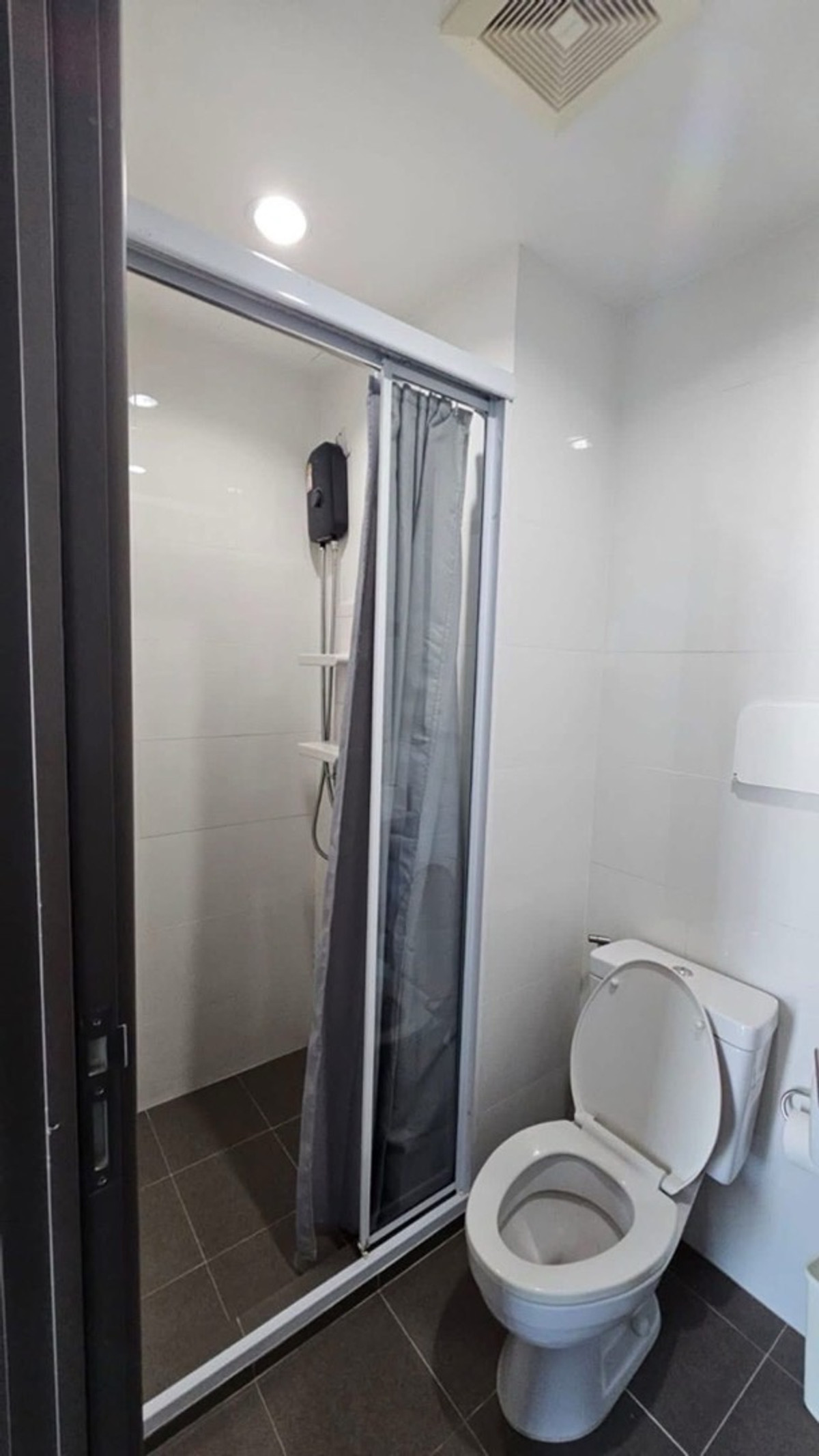 ขายคอนโดอ่อนนุช อุดมสุข : ขายด่วน The Base Park East ชั้น29 วิวHabito ขนาด 27 ตร.ม แต่งสวย เครื่องใช้ไฟฟ้าและเฟอร์ครบ ลงทุนหรืออยู่เองก็คุ้มค่า ราคา 2,400,000 บาท 