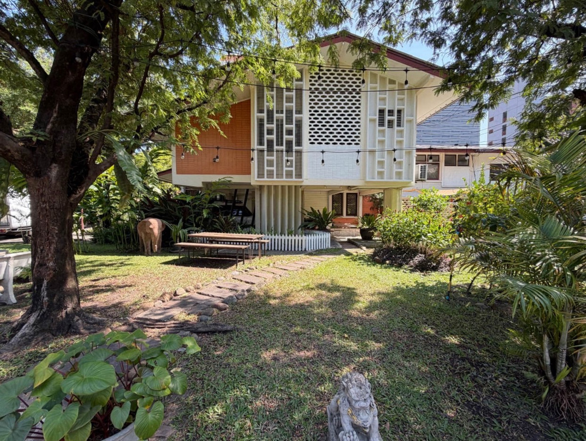 ให้เช่าโฮมออฟฟิศอารีย์ อนุสาวรีย์ : เช่า โฮมออฟฟิศ สตูดิโอ โปรดักชัน @ อารีย์ เขตพญาไท ที่จอดรถ 8 - 10 คัน ใกล้ รถไฟฟ้า BTS สถานี อารีย์ 1 กิโลเมตร เหมาะ สำนักงาน และ ออฟฟิศ ส่วนตัว คนไม่เยอะมาก