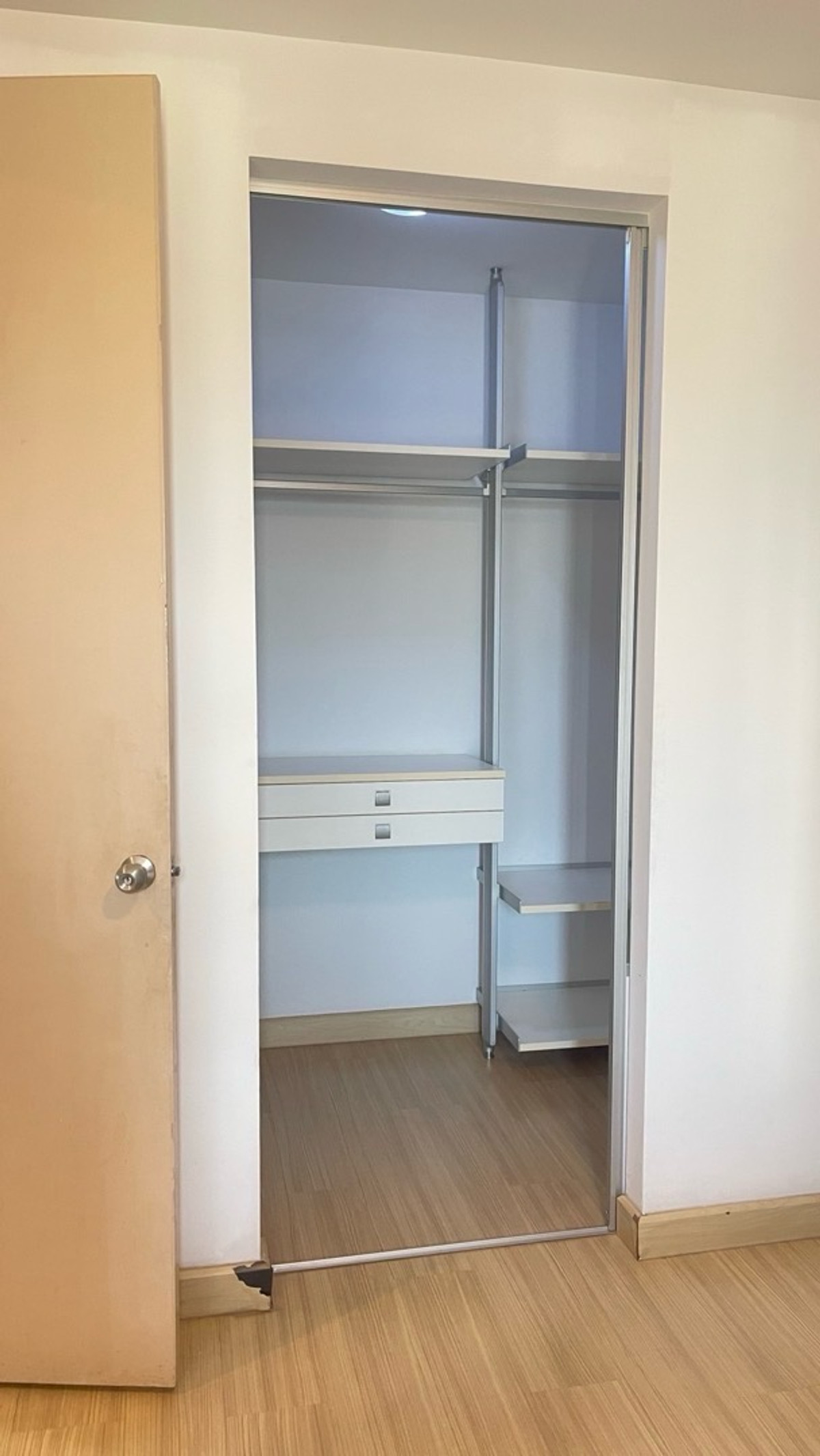 ให้เช่าคอนโดพัฒนาการ ศรีนครินทร์ : ให้เช่า The Parkland srinakarin ( เดอะ พาร์คแลนด์ ศรีนครินทร์ )🛏️ 2 ห้องนอน 🛁 2 ห้องน้ำ 🛋️ 1 ห้องนั่งเล่น ขนาด 66 ตรม. ชั้น 8 อาคาร B ⛲️ วิวเมือง ✨ ราคา 16,000 บาท ✨ มีวีดิโอห้องจริง 📸