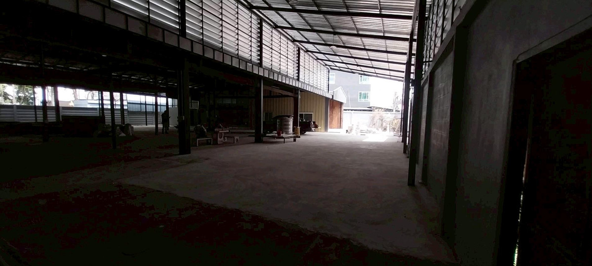 For RentWarehouseRathburana, Suksawat : Warehouse with office for rent 245 sq m.Usable area 980 sq m. Location Rat Burana Soi 8, Soi 10.