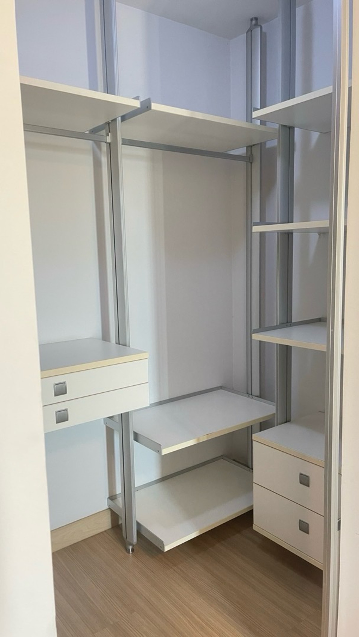 ให้เช่าคอนโดพัฒนาการ ศรีนครินทร์ : ให้เช่า The Parkland srinakarin ( เดอะ พาร์คแลนด์ ศรีนครินทร์ )🛏️ 2 ห้องนอน 🛁 2 ห้องน้ำ 🛋️ 1 ห้องนั่งเล่น ขนาด 66 ตรม. ชั้น 8 อาคาร B ⛲️ วิวเมือง ✨ ราคา 16,000 บาท ✨ มีวีดิโอห้องจริง 📸