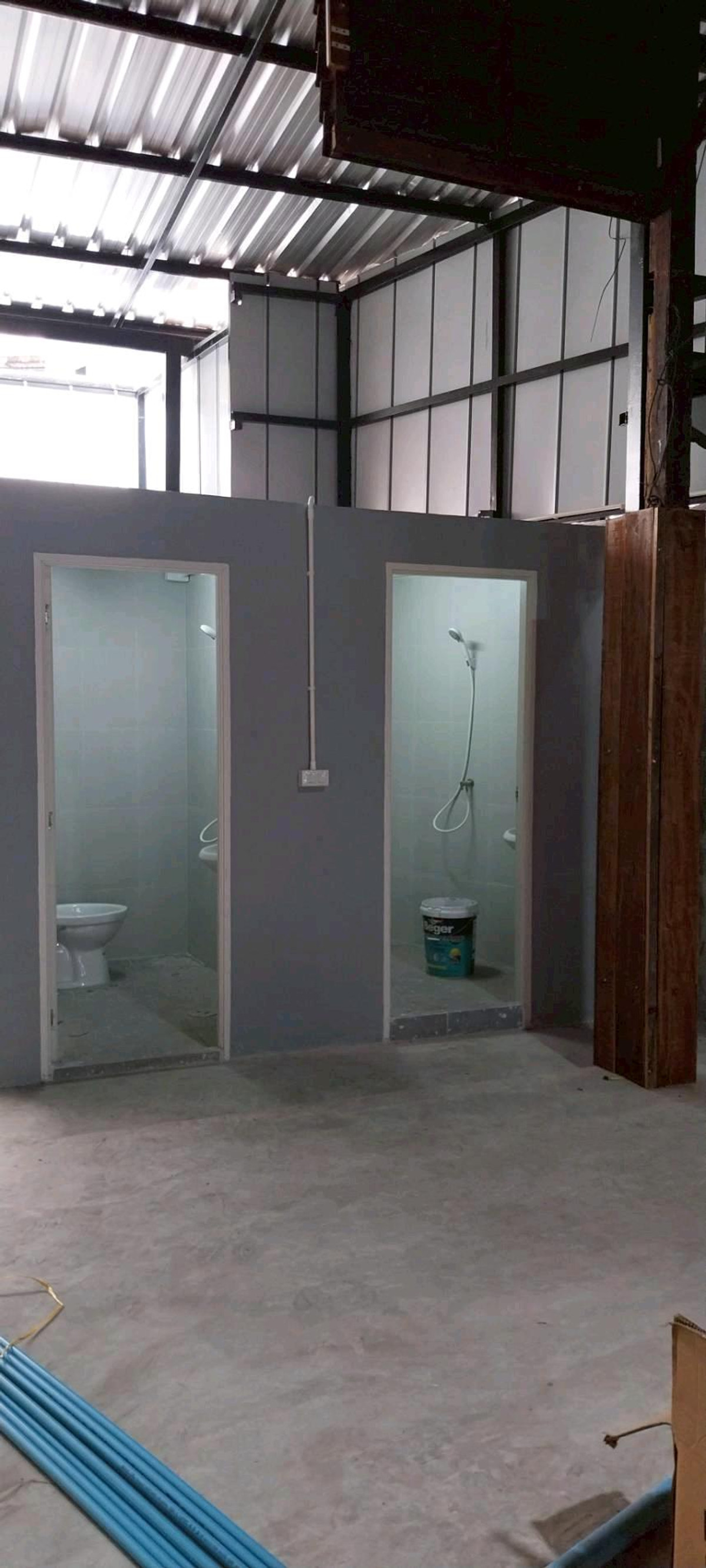 For RentWarehouseRathburana, Suksawat : Warehouse with office for rent 245 sq m.Usable area 980 sq m. Location Rat Burana Soi 8, Soi 10.