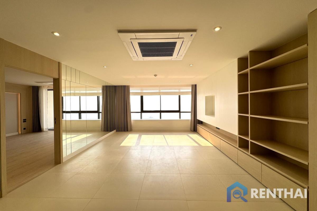 For SaleCondoPattaya, Bangsaen, Chonburi : Beachfront Condo for Sale at Jomtien Beach – 2 Bedrooms, 150 sq.m., Fully Renovated with Stunning Sea View