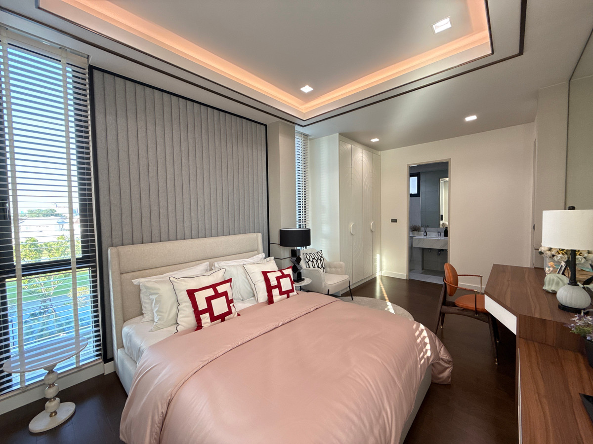 For SaleHouseLadkrabang, Suwannaphum Airport : THE ONE Signature Bangna–Rama 9 Trenda – Luxury 3-Storey Detached Pool Villa in Bangna–Rama 9 Please call: 082-894-4624