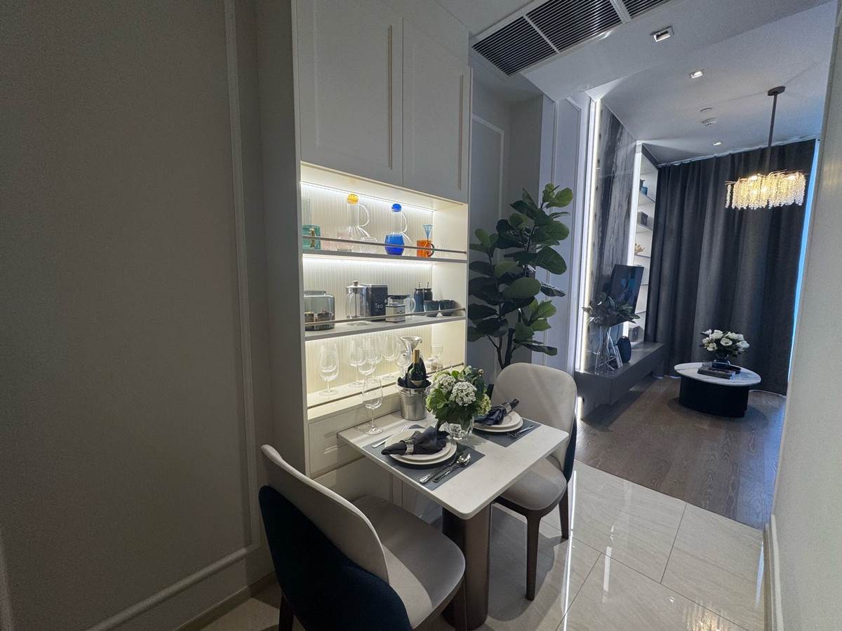 ขายคอนโดสีลม ศาลาแดง บางรัก : ขายห้อง ชั้นสูง พร้อมเฟอร์ ตามรูป Ashton Silom ราคา 11.17 ล้านบาท ติดต่อ 0869017364