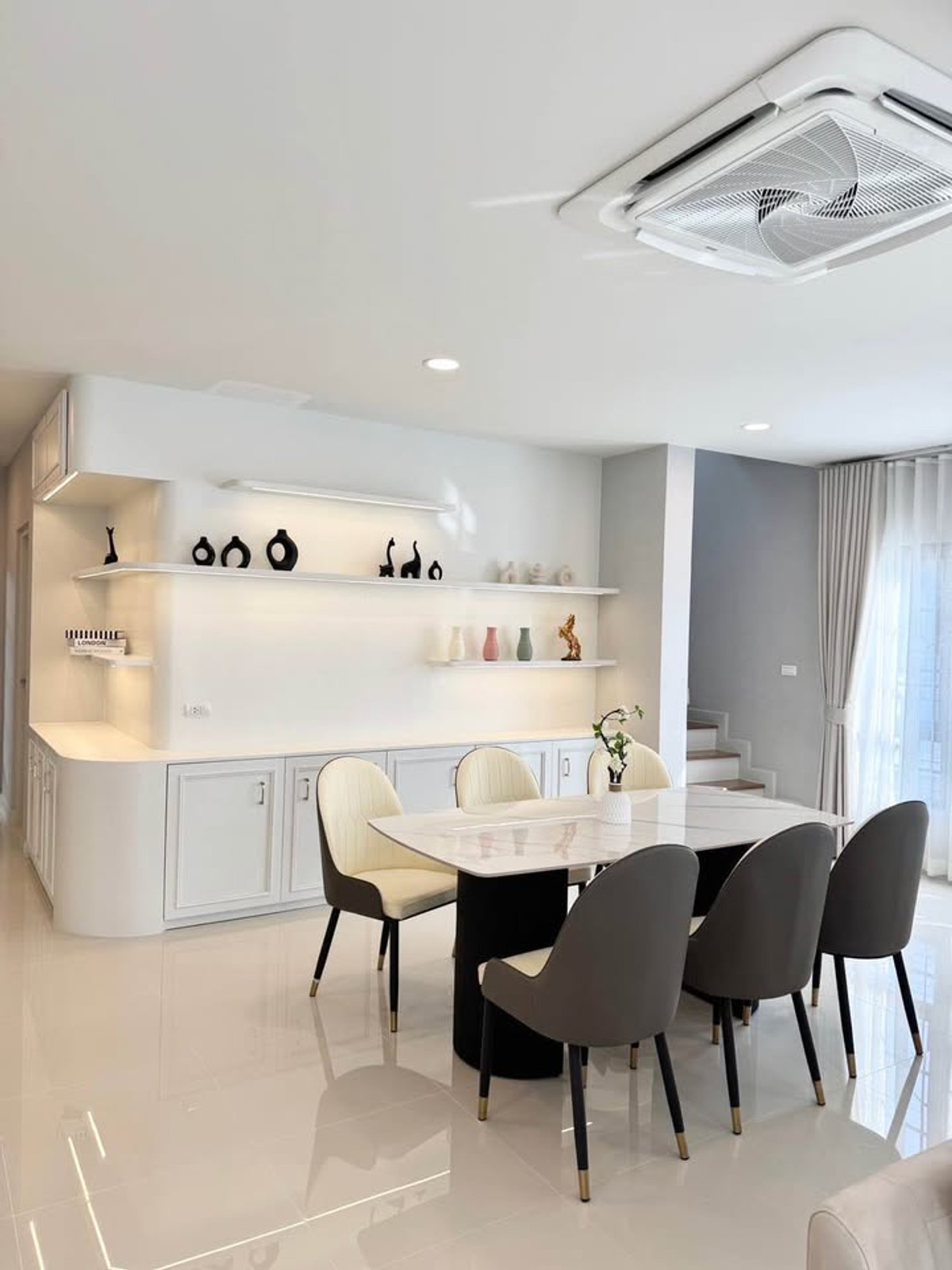 ขายบ้านบางนา แบริ่ง ลาซาล : เซนโทร บางนา เฟส 2 / 4 ห้องนอน (ขาย), Centro Bangna Phase 2 / 4 Bedrooms (FOR SALE) YOK021