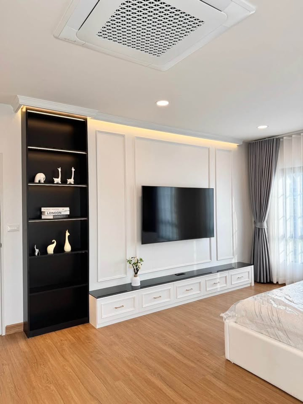 ขายบ้านบางนา แบริ่ง ลาซาล : เซนโทร บางนา เฟส 2 / 4 ห้องนอน (ขาย), Centro Bangna Phase 2 / 4 Bedrooms (FOR SALE) YOK021