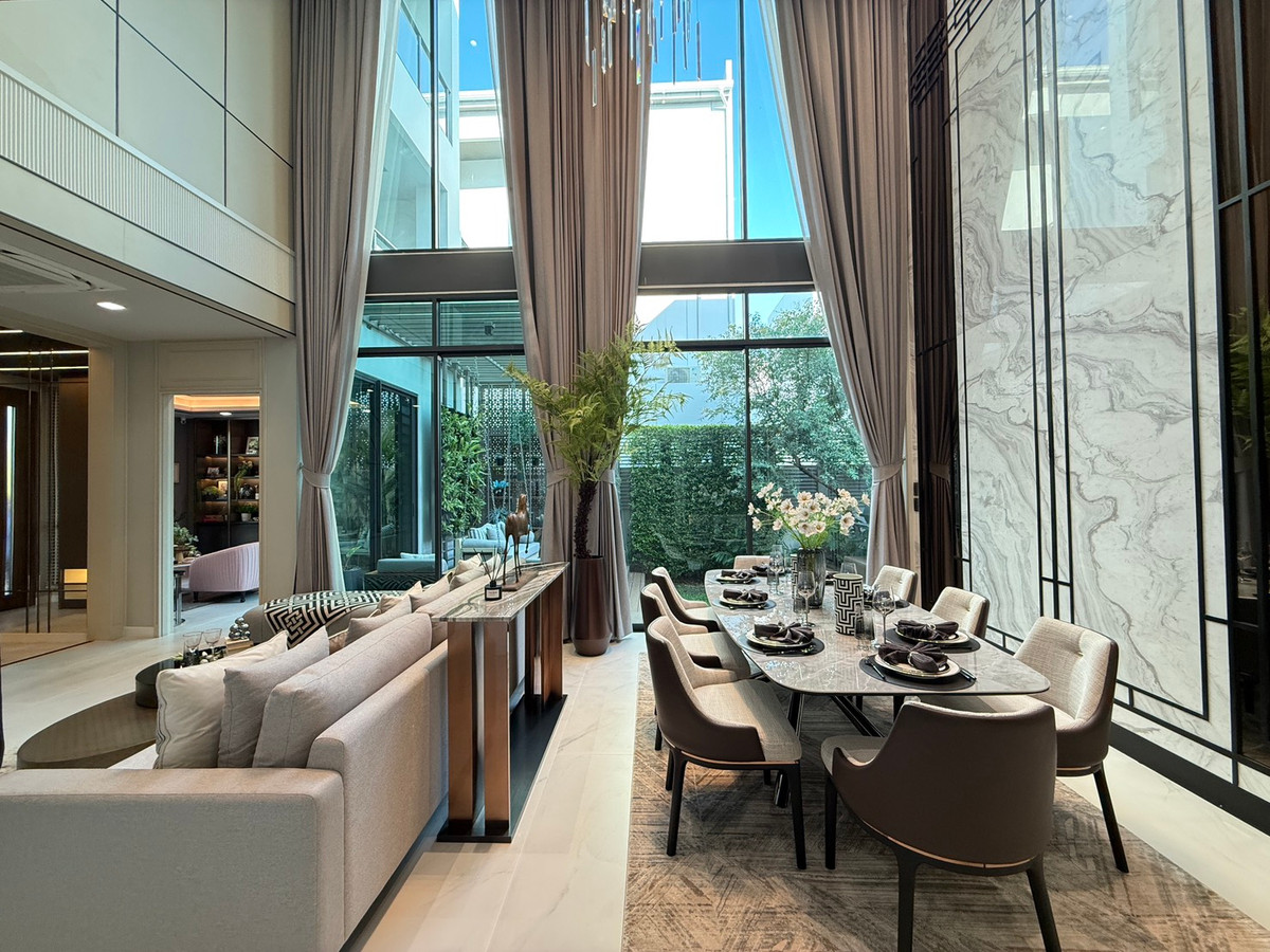 For SaleHouseLadkrabang, Suwannaphum Airport : THE ONE Signature Bangna–Rama 9 Venti – Spacious 3-Storey Detached House in Bangna–Rama 9 Please call: 082-894-4624