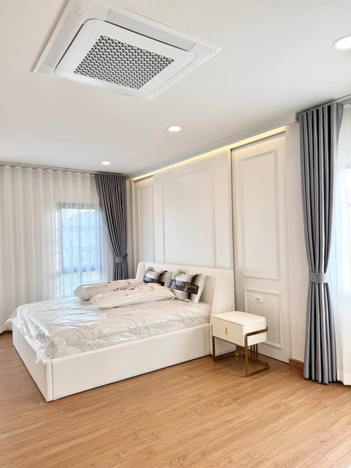 ขายบ้านบางนา แบริ่ง ลาซาล : เซนโทร บางนา เฟส 2 / 4 ห้องนอน (ขาย), Centro Bangna Phase 2 / 4 Bedrooms (FOR SALE) YOK021