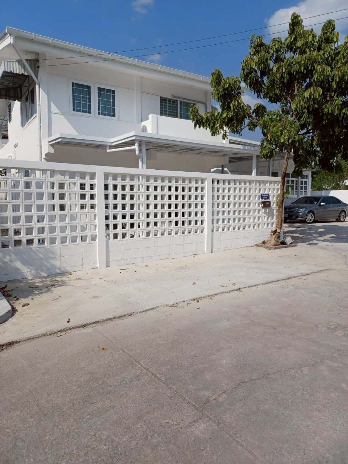 For RentHouseSeri Thai, Ramkhamhaeng Nida : (Rent) Renovate the whole house!! Housing Cooperative Village 4, Bueng Kum, 2-story house, 50 sq m, 4 bedrooms, 3 bathrooms, 1 kitchen, 1 living room, rent **25,000** per month.  Complete furniture throughout Lots of space around the house, corner house, 