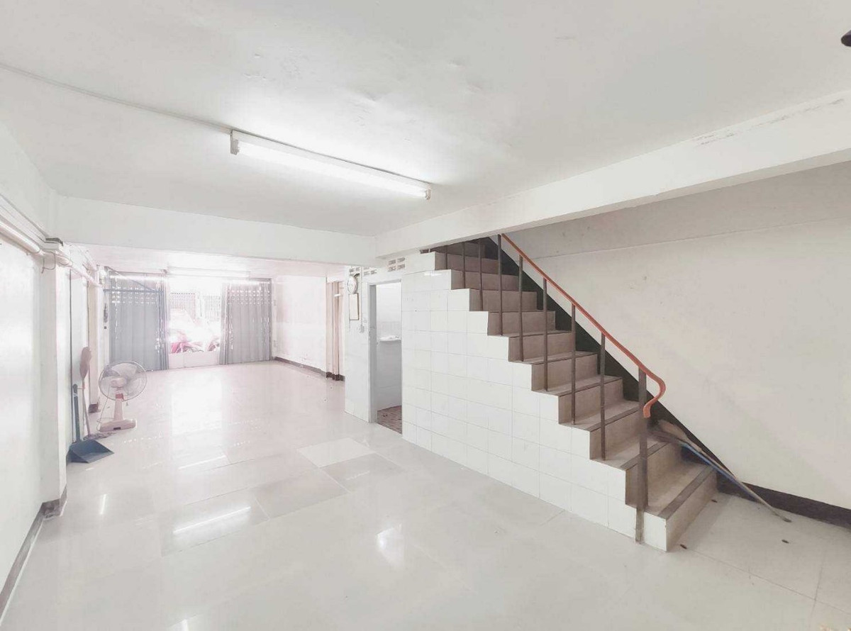 For SaleShop HouseBang kae, Phetkasem : Building for sale, commercial building, 3 and a half floors, Soi Phetkasem 48, Intersection 45, area 16 sq m, to fill the area of ​​Bangkok, Phasi Charoen.