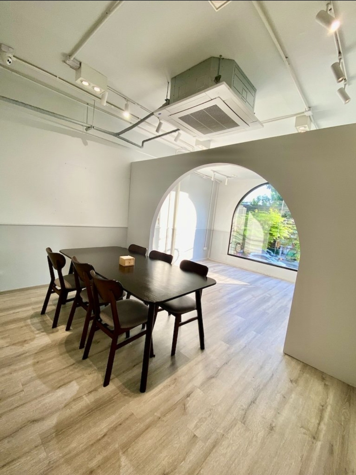 ให้เช่าอาคารพาณิชย์พัฒนาการ ศรีนครินทร์ : ให้เช่า  เฉพาะชั้น 2 พื้นที่ใช้สอย 80 ตร.ม. ตกแต่งพร้อม  บนตึกแถวทำเลดีริมถนนพัฒนาการ  ใกล้ รร.เตรียมอุดมศึกษา พัฒนาการ  เหมาะกับธุรกิจที่ไม่เน้นหน้าร้าน เช่น ออฟฟิศ สำนักงานขนาดเล็ก , คลินิกผิวพรรณเลเซอร์ ร้านนวดร้านสปา private, โรงเรียนกวดวิชา สอนภาษา