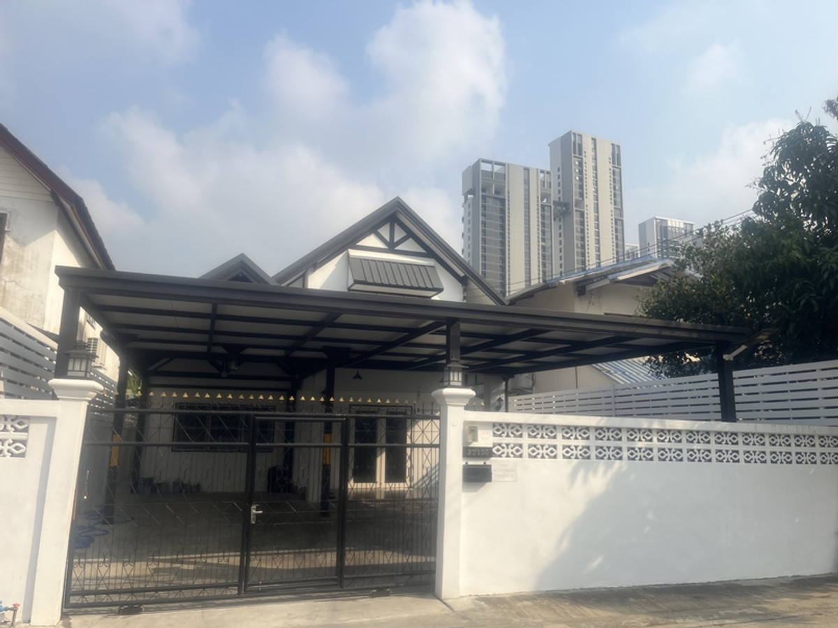 For RentHouseChokchai 4, Ladprao 71, Ladprao 48, : Pet Friendly (Dog) Home for Rent at Loet Ubon 4 Village, Nakniwat 48 – 2 Floors 3 bed 2 bath