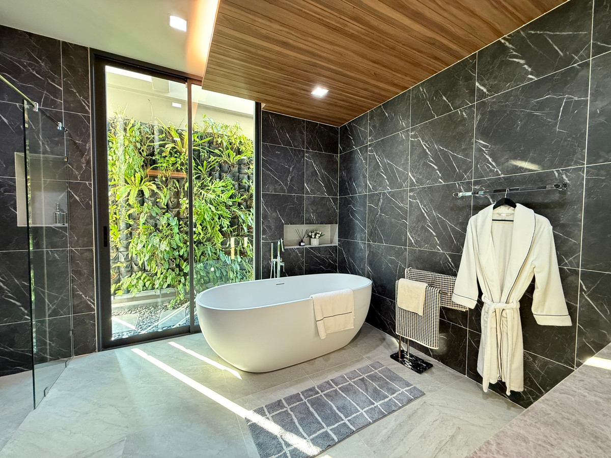 For SaleHouseLadkrabang, Suwannaphum Airport : THE ONE Signature Bangna–Rama 9 Venti – Spacious 3-Storey Detached House in Bangna–Rama 9 Please call: 082-894-4624