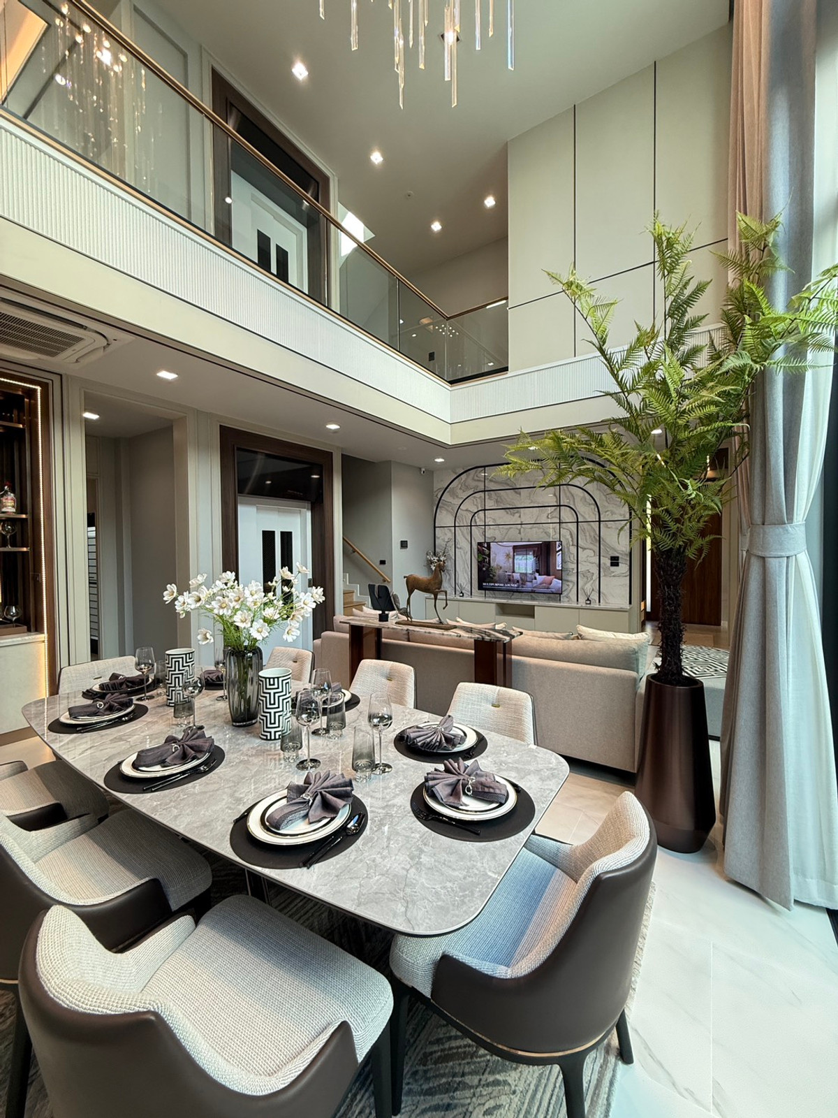 For SaleHouseLadkrabang, Suwannaphum Airport : THE ONE Signature Bangna–Rama 9 Venti – Spacious 3-Storey Detached House in Bangna–Rama 9 Please call: 082-894-4624