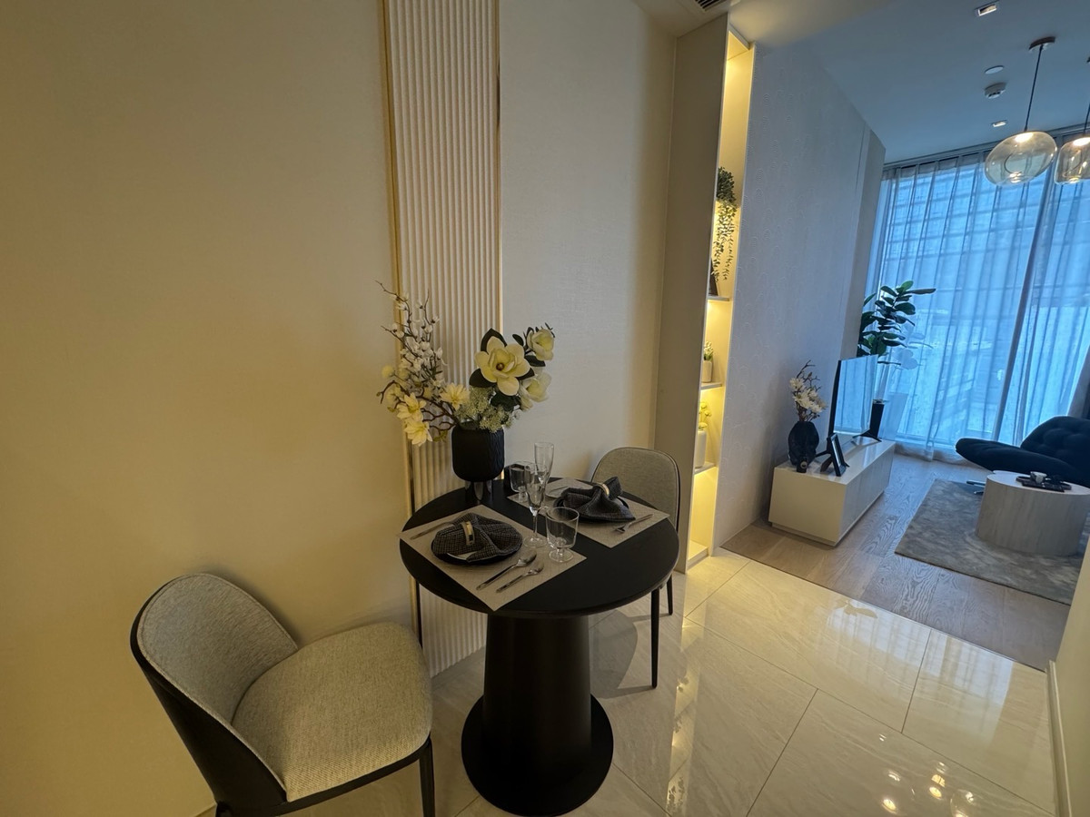 ขายคอนโดสีลม ศาลาแดง บางรัก : ด่วน ราคาพิเศษ พร้อมเฟอร์ตามรูป Ashton Silom ราคา 9.33 ล้านบาท ติดต่อ 0869017364