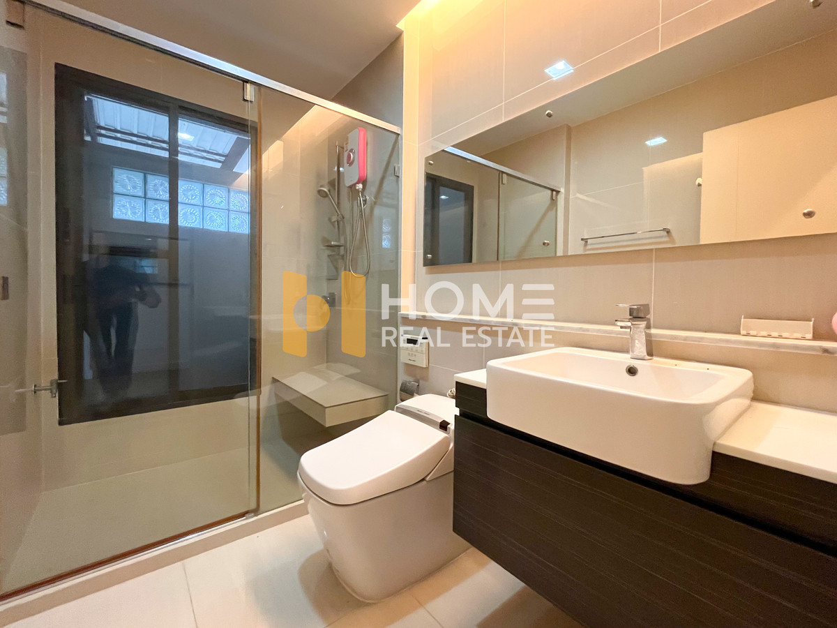 ขายบ้านลาดกระบัง สุวรรณภูมิ : มัณฑนา อ่อนนุช - วงแหวน 4 / 6 ห้องนอน (ขาย), Manthana Onnut - Wongwan 4 / 6 Bedrooms (FOR SALE) POON136